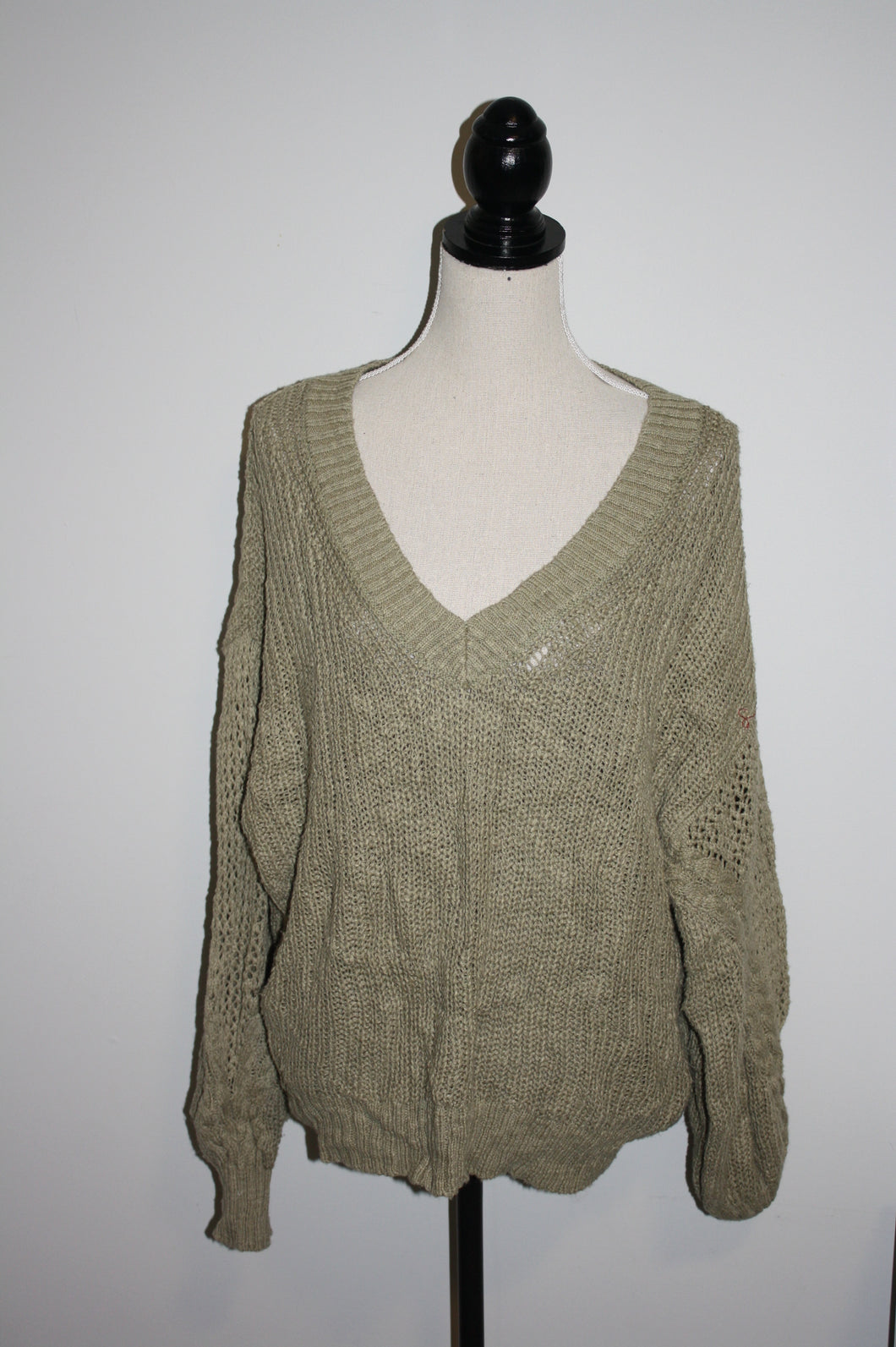 American Eagle L Sweater