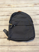 Load image into Gallery viewer, NEW Thirty One Backpack
