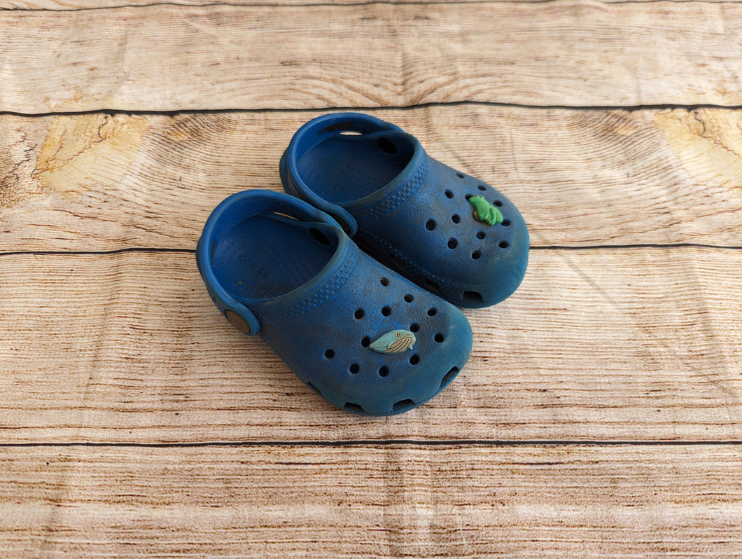 Crocs Size 7