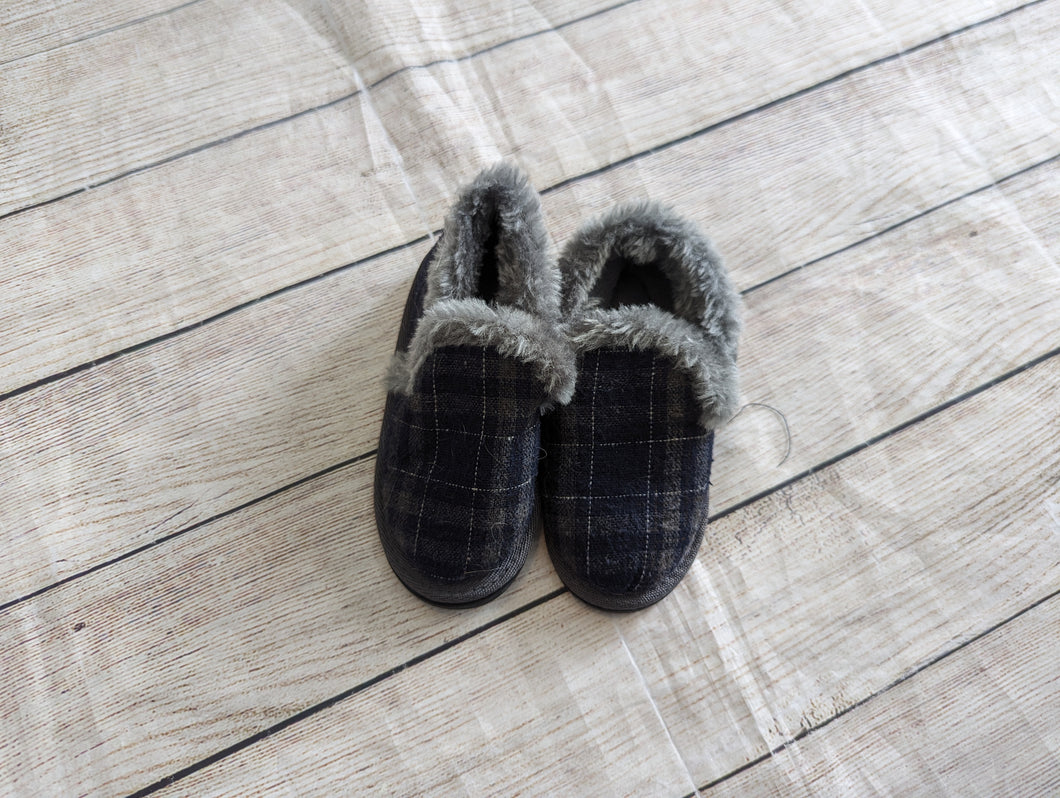 Boys 7/8 Slippers